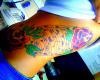 Tatuagem feminina escrita nas costas