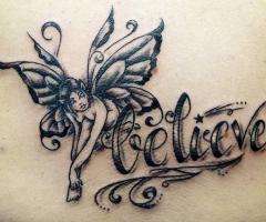 Hada con alas de mariposa