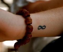 Tatuagens com o simbolo infinito