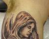 Virgen con rosario en la mano