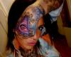 Tatouage des yeux et des pyramides