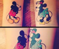 Vintage Mickey Mouse and Minnie Mouse in kiss at the wrist