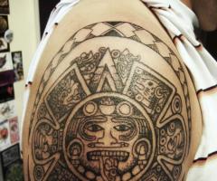 Tatuaje de la Piedra del Sol