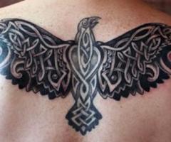 Pajaro con diseño celta