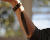 Pluma en el brazo