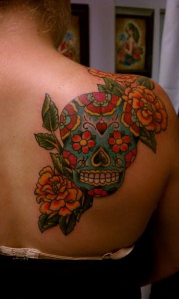 Calavera mexicana entra flores