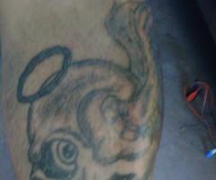 Tatuaje de calavera con corona de angel