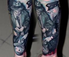 Pierna tatuada