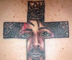 Sagrado Rostro de Cristo detras de una Cruz