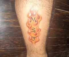 Iniciales de mi familia con llamas