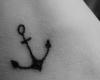 Tatuaje de pequeña ancla