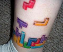 Tattoo de Tetris en la pierna