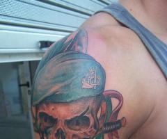 Tatuagem caveira boina azul