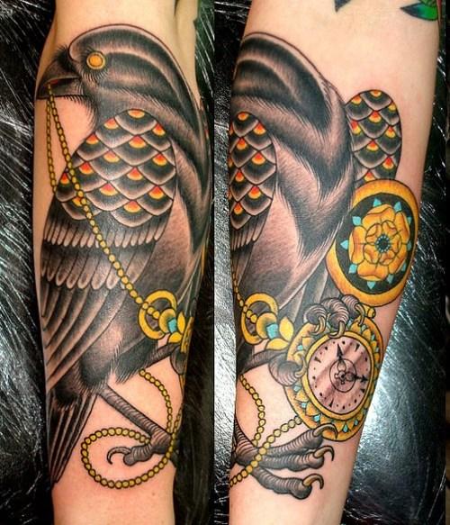 Tatuaje cuervo con mandala