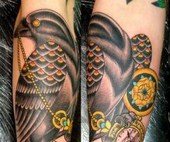 Tatuaje cuervo con mandala