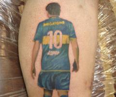Tatuaje y autografo de Juan Roman Riquelme