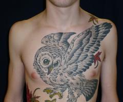 Tatuaje de lechuza gigante