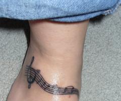 Notas musicales en el pie