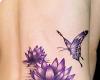 Mariposa y flor de loto en violeta