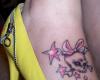 Calavera femenina con moño y estrellas