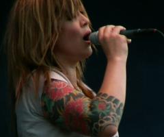 Anouk Teeuwe flower Tattoo
