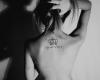 Corona femenina con letras