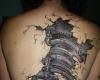 Tatuaje biomecanicos espalda