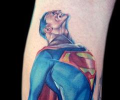 Tatuaje realista de superman