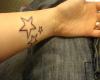 três estrelas no pulso