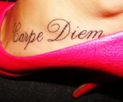 Carpe Diem en el pie