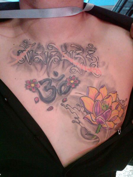 Tatuaje en el pecho by Thor tattoo estudio