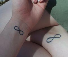 Tatuajes de infinito en la muñeca
