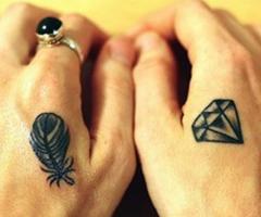 Simples e perfeitos, diamante e pena