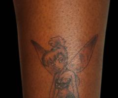 Tatuaje de Campanita de Peter Pan