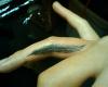 Pluma en el dedo