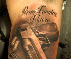 Tatuaje de pistola