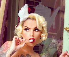Pin Up blonde