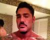 Ricardo Fort y su tatuaje de escorpión en el pecho