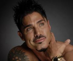 Brazo tatuado de Ricardo Fort