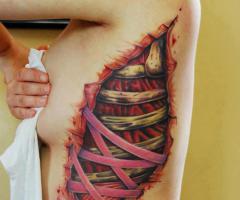 Tatuagem na costela