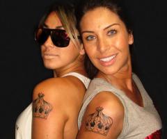 Dani Bolina e Lizzi Benites fazem tatuagens iguais