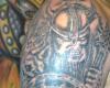 Vikingo en hombro y brazo