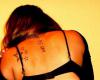 Chica sexy con tatuaje de Boca Juniors en cursiva