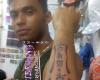 Letras en letras japonesas en el brazo