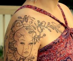 Rostro de mujer llorando