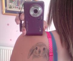 Autofoto de tatuaje de conejo