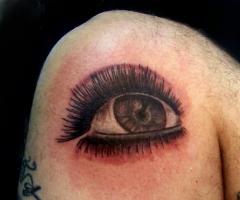 Gran ojo con sombras