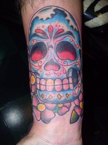 Calavera de azucal mexicana a color