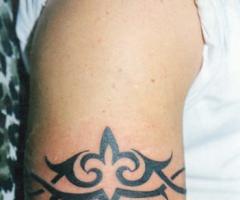 Tatuaje de brazaletes para brazos de hombres