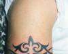 Tatuaje de brazaletes para brazos de hombres